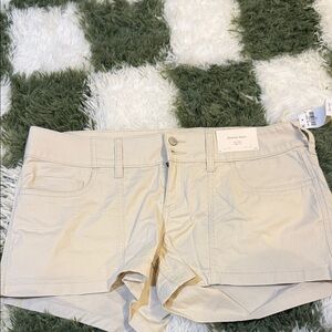 Hollister Women's Cream Cargo Shorts